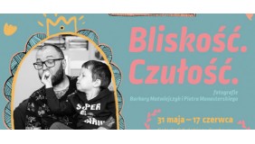 Bliskość. Czułość. Wystawa z okazji Dnia Mamy i Dnia Taty.