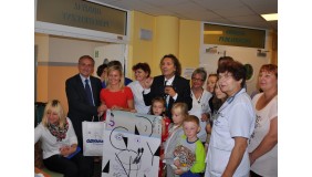 Uśmiechnięte odwiedziny u małych pacjentów Szpitala Św. Wincentego a Paulo w Gdyni